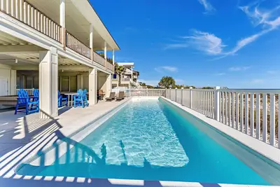 Image de Beachfront, Private home, dog friendly, heated pool, 4 Br