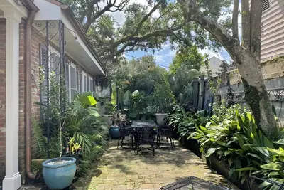 Image de Creole Chic in the French Quarter with Lush Courtyard