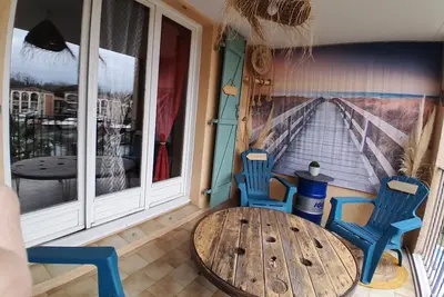 Image de a 5 Km de Saint Tropez, appartement avec terrasse et vue sur le port.