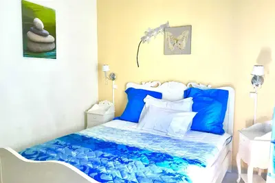 Image de Villa de Charme avec piscine, accès direct à la plage
