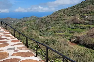 Image de Secluded House on the Mountain