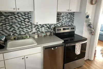 Image de Cute House -2 Blocks from Beach
