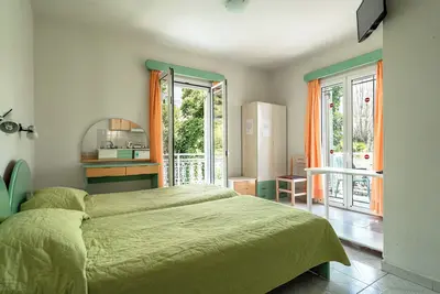 Image de Studio 'Angela Partial Sea View 3' avec vue sur la mer, Wi-Fi et climatisation.