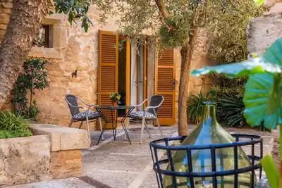 Image de Maison de vacances 'Town House Esglesia 10' avec terrasse privée, Wi-Fi et climatisation.