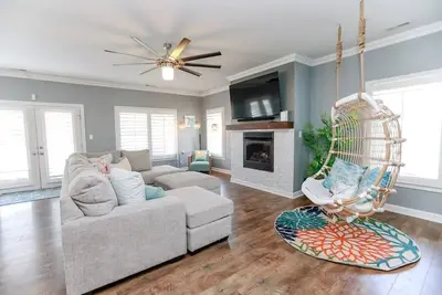 Image de Sojourn Baycation 4 Br House 5 Min walk to Beach