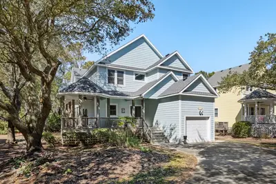 Dream Inn: Shared Pool | Fitness Center Access