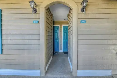 Image de Sea Mystique 105 2 Bedrooms, 2 Bathrooms, Oceanfront, Pool