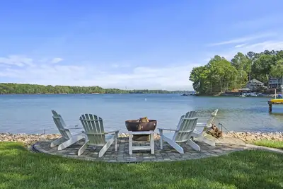 Image de Main Channel Lake Home w/Hot Tub