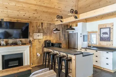 Image de Rustic Lodge Cabin Retreat