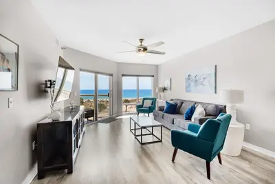 Image de 🏝️Beautiful Beachfront Views-2br Emerald Isle 206