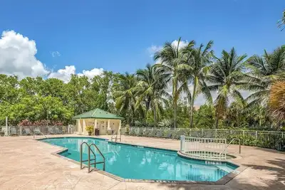 Image de Stylish 2/2 pool/gym/tennis/hot tub