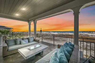Image de 4br Coastal Home w/Private Pool, East Pass Views & Pool Table | Evening Views