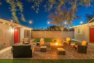 Image de Downtown Phx~Remodeled~2 Units+Casita~Sleeps 12