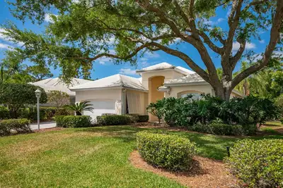 Image de 3/2 University Park Cc. Relax. Close to Beaches. w/Golf Cart. Updated in  2025! \n\n\n\n\n