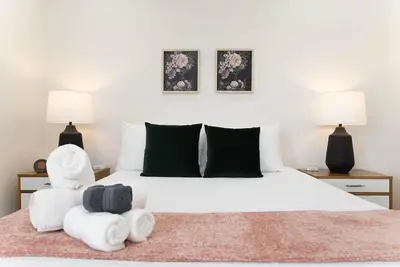 Image de Be A Nomad | New Listing l 2br 3 blks to beach - C