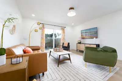 Image de Be A Nomad | New Listing l 2br 3 blks to beach - B