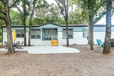 Image de Cozy 2021 Lake Texoma Cabin Close To Everything!