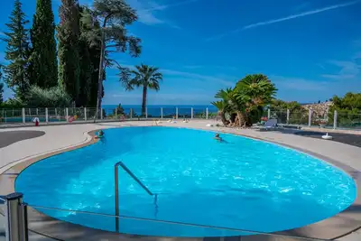 Image de Appartement Menton Garavan avec superbe piscine vue mer proche Italie & Monaco