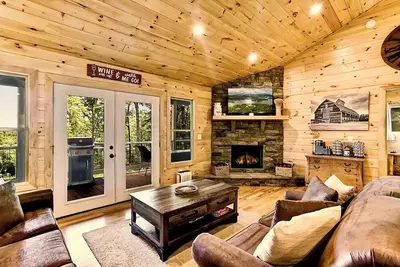 Image de Relaxing Cabin in Murphy, Nc w/ Long-range Views – Your Peaceful Escape Awaits!