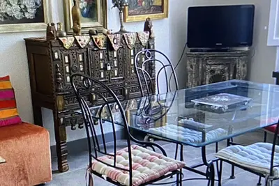 Image de Maison Varoise d'une décoratrice avec terrasse jardin et barbecue
