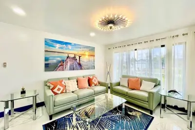 Image de Lakefront Oasis! Saltwater Heated Pool&Cozy Retreat