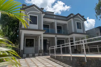 Image de Family Villa w\/Private Pool - 3 min from the beach!