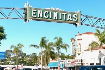 Image de Relax by the sea! Two bedroom retreat near Moonlight State Beach and Shopping.