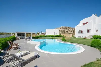 Image de Beautiful Naxos Villa | Villa Yellow | 2 Bedrooms | Air-Conditioning