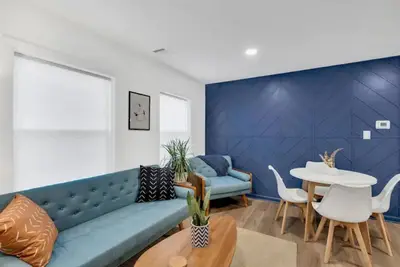 Image de Dreamy Mid-Century 3br Bungalow
