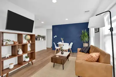 Image de Completely Renovated Mid-Century Dream Bungalow