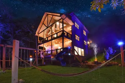 Image de Indoor Pool | Play Yard | Slide | Hot Tub | Family