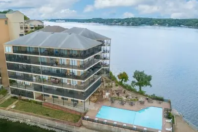 Image de incredible view 3 bedroom balcony with boat option