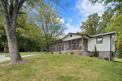 Image de Clear Creek Retreat - Pet Friendly, King Bed, Hot Tub, Game Room, Fire Pit