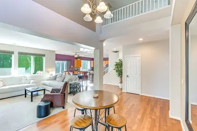 Image de Spacious Kent Home Near SeaTac Airport w/ Patio
