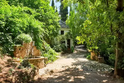 Image de Renovated rural house: Organic gardens, a pillar with fresh water and a yoga platform.