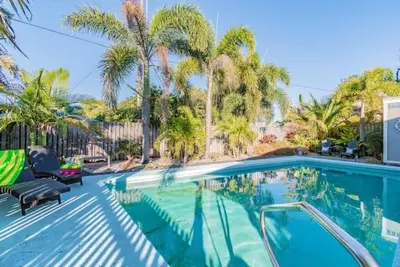 Image de Saltwater heated Pool! Walk to the beach! By John’s Pass Village Boardwalk!