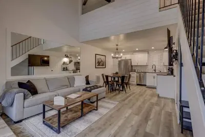 Image de Cozy Mountain Getaway - 2 Bedroom + Loft