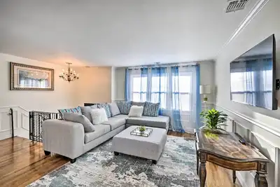 Image de Bay Shore Vacation Rental w/ Shared Yard!