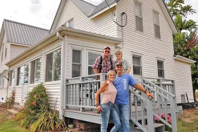Image de The Farmhouse - A True Country getaway on 40 acres!