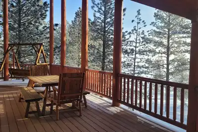 Image de Family cabin in the Moutains-golf, pool, pickle ball, hot spring, skiing & more!