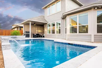 Image de Chic Family Home with Heatable Pool - Close to SeaWorld & Lackland Afb!