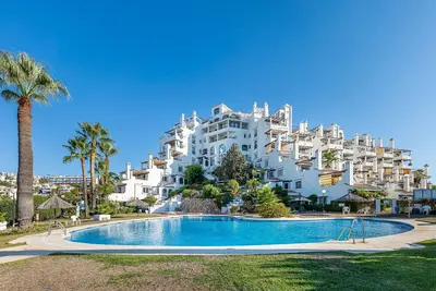 Image de Calahonda – 2 bedrooms, 2 bathrooms with indoor he