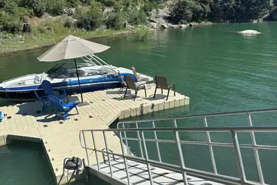 Image de Large Lake Front home with dock and game room