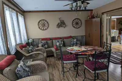 Image de Penn State - Comfy home on the outskirts of Penn State Country