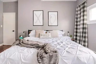 Image de New! ! King bed Apt. in the heart of the city!