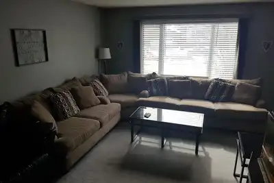 Image de Comfortable modern home, great location