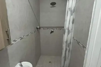 Image de Modern, quiet property, wi-fi, no sharing bath  safe parking near, entertainment