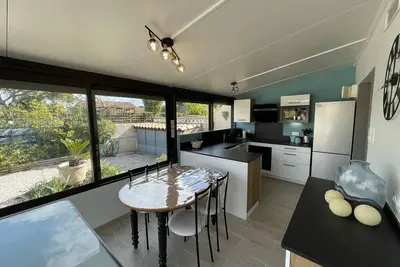Image de Charmante Villa T3 Climatisée avec Véranda, Terrasse et Jardinet - Proche Plage et Commerces