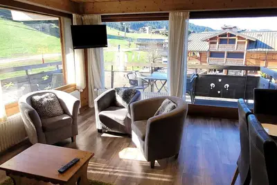 Image de Appartement rénové aux Gets avec parking et vue sur pistes, jusqu'à 8 pers.
