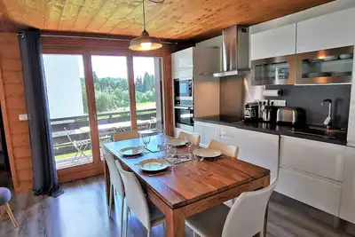 Image de Appartement 4* rénové, équipé, 6 pers, proche centre avec parking et Wi-Fi